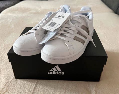 deichmann adidas sneaker damen mit silbernen streifen|Adidas sneaker für damen.